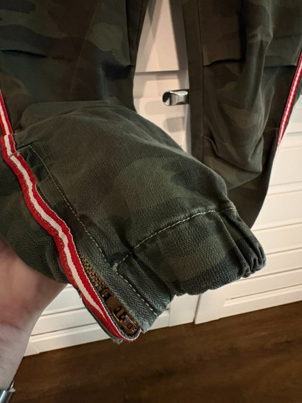 Sundry Camo Cargo Jogger Pants Side Stripe Ankle Zip Size 31 L y2k Streetwear - Picture 6 of 11